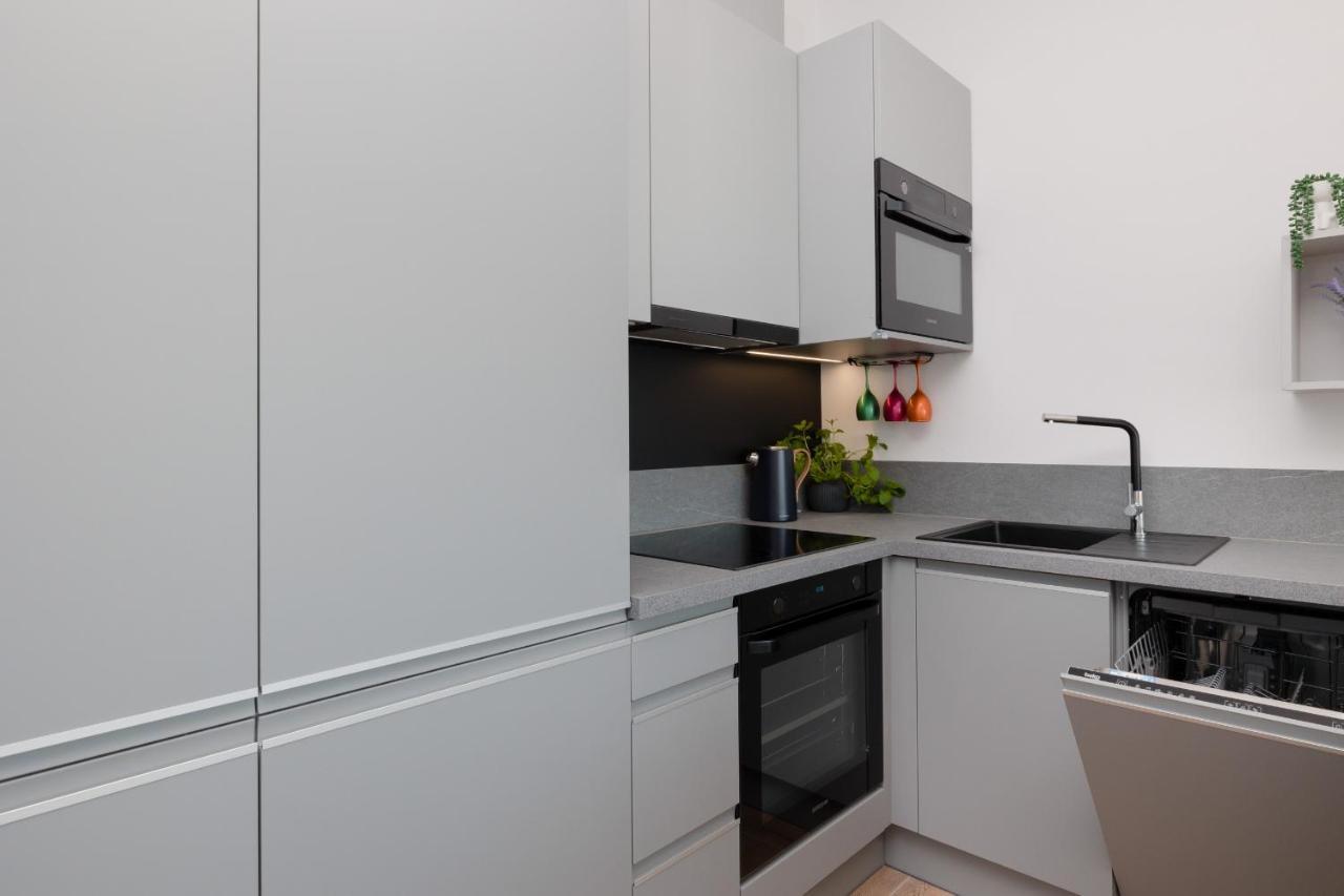 Sea View Porta Mare By Renters Prestige *